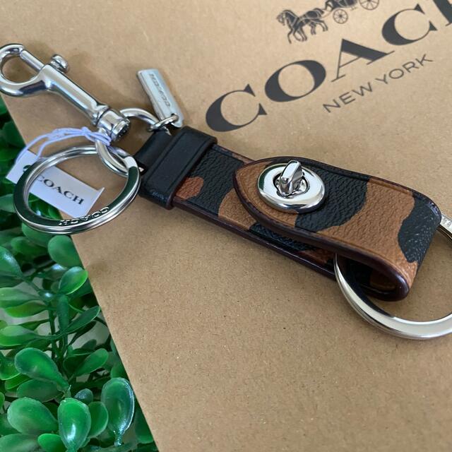 COACH(コーチ)のコーチ☆新品☆COACH【ブティック】バッグチャーム キーホルダー／レオパード柄 レディースのファッション小物(キーホルダー)の商品写真