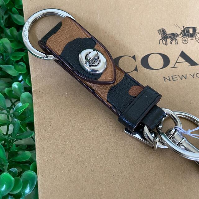 COACH(コーチ)のコーチ☆新品☆COACH【ブティック】バッグチャーム キーホルダー／レオパード柄 レディースのファッション小物(キーホルダー)の商品写真