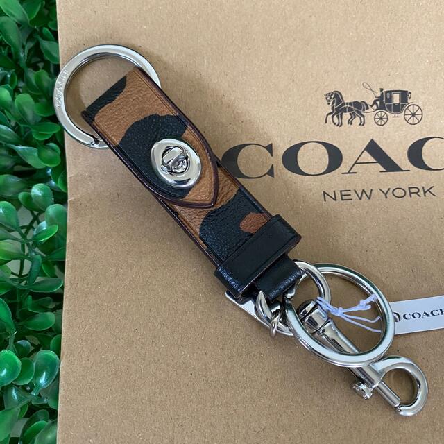 COACH(コーチ)のコーチ☆新品☆COACH【ブティック】バッグチャーム キーホルダー／レオパード柄 レディースのファッション小物(キーホルダー)の商品写真