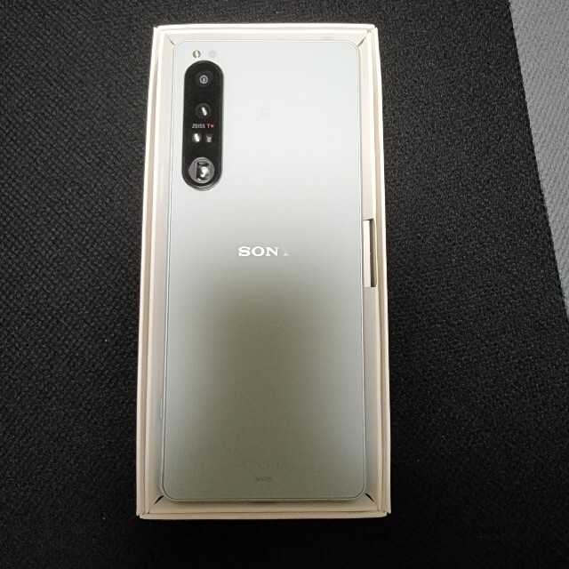 Xperia(エクスペリア)のSONY Xperia 1 IV SOG06 SIMフリー　アイスホワイト スマホ/家電/カメラのスマートフォン/携帯電話(スマートフォン本体)の商品写真