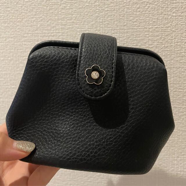 MARY QUANT(マリークワント)のMARY QUANT センタービジューデイジーダレスポーチ ブラック レディースのファッション小物(ポーチ)の商品写真