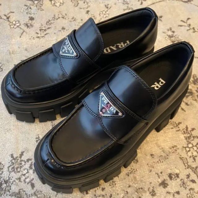 通販最安値 PRADA ブラッシュドレザー ローファーの通販 by lmertt's