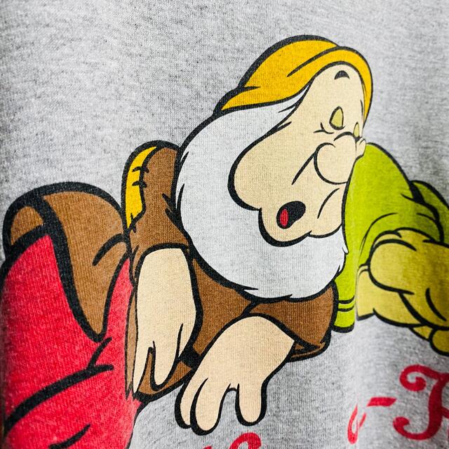 Disney(ディズニー)の美品　90〜00s 7人の小人 sleeping mulch print  T メンズのトップス(Tシャツ/カットソー(半袖/袖なし))の商品写真