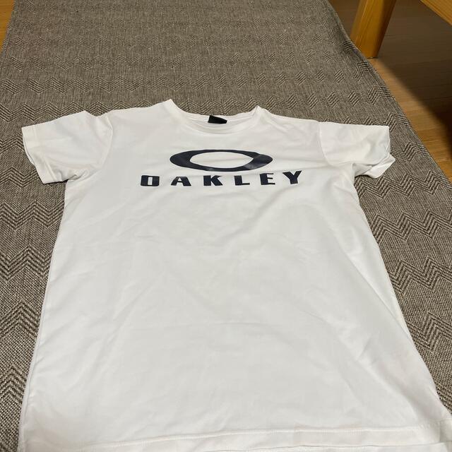 OAKLEY白Tシャツ、Lサイズ メンズのトップス(Tシャツ/カットソー(半袖/袖なし))の商品写真