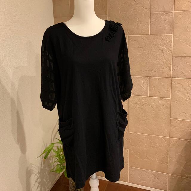 肌触りがいいトップスINGEBORG 黒袖ポリエステル 花モチーフ付半袖チュニック