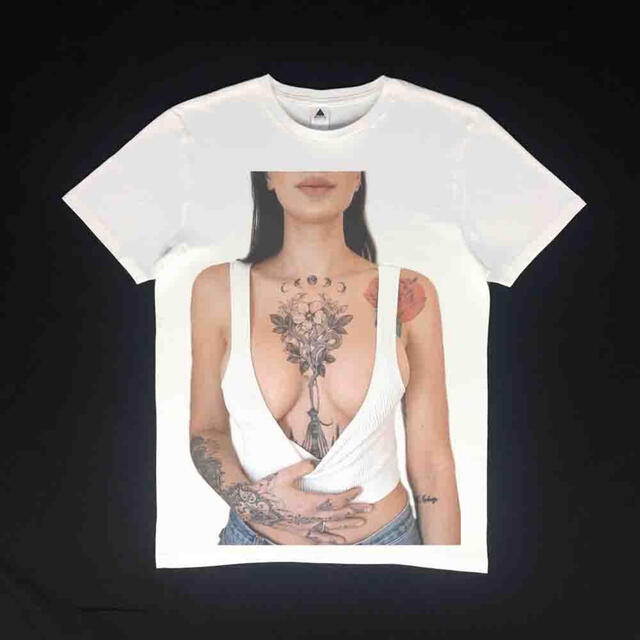 新品 ビッグプリント セクシー 胸元 タトゥー 刺青 入墨 ガール 白 Tシャツの通販 by Delhi's shop|ラクマ 新品 ビッグプリント セクシー 胸元 タトゥー 刺青 入墨 ガール 白 Tシャツの通販 by Delhi's shop|ラクマ
