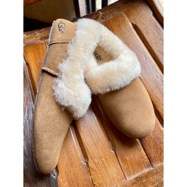 UGG(アグ)の完売しました。。。綺麗めコーデ女子必見✨新品✨24cm相当✨UGG✨KENDYL レディースの靴/シューズ(スリッポン/モカシン)の商品写真