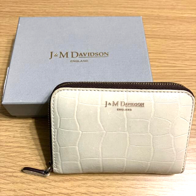 J&M DAVIDSON(ジェイアンドエムデヴィッドソン)のJ&M DAVIDSON クロコ型押し　コインケース　ミニ財布 レディースのファッション小物(財布)の商品写真