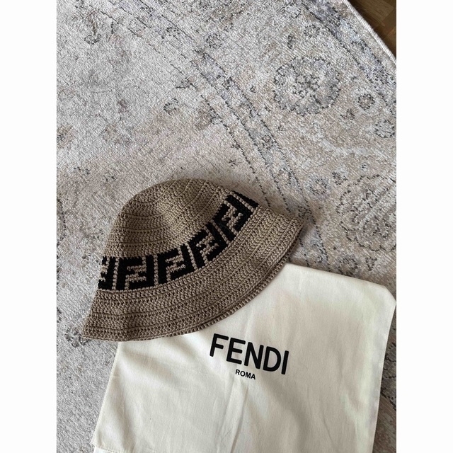 直送商品 FENDI - 美品 2022ss クロシェハット57 FENDI ハット - jet