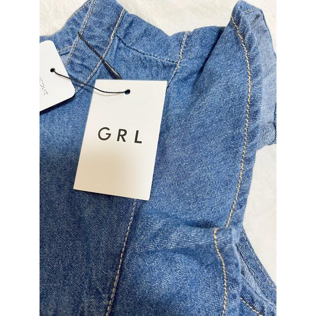 GRL(グレイル)のタグ付き新品　GRLデニムフリルブラウス レディースのトップス(シャツ/ブラウス(半袖/袖なし))の商品写真