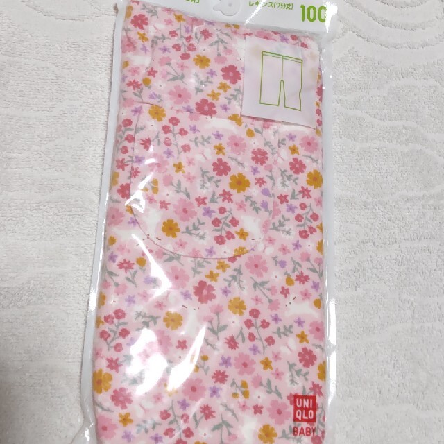 UNIQLO(ユニクロ)の新品　UNIQLOベビー　うさぎ&花柄ピンクレギンス100cm（7分丈） キッズ/ベビー/マタニティのキッズ服女の子用(90cm~)(パンツ/スパッツ)の商品写真