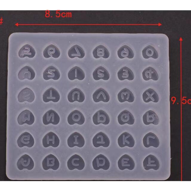 シリコンモールド　ハート型　アルファベット　英語　タグ　レジン　デコパーツ ハンドメイドの素材/材料(各種パーツ)の商品写真