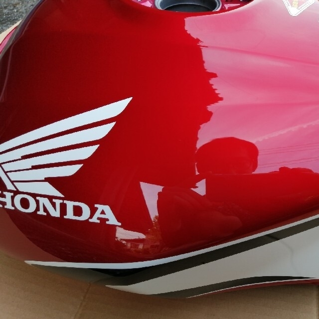 ホンダ(ホンダ)のホンダ　CB400SF　専用　NC42　ガソリンタンク　キャンディレッド 自動車/バイクのバイク(パーツ)の商品写真