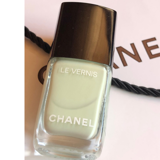 CHANEL(シャネル)のシャネル  ヴェルニロングトゥニュ935シーシーグリーン(ショップバッグ付)  コスメ/美容のネイル(マニキュア)の商品写真