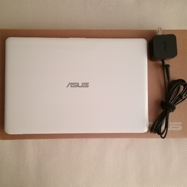 ASUS(エイスース)の中古PC ASUS E203MA-4000W スマホ/家電/カメラのPC/タブレット(ノートPC)の商品写真