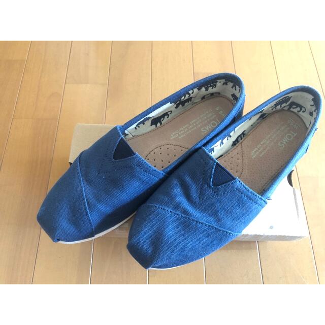 TOMS(トムズ)のTOMS Classic Navy Canvas スリッポン 23.5 レディースの靴/シューズ(スリッポン/モカシン)の商品写真