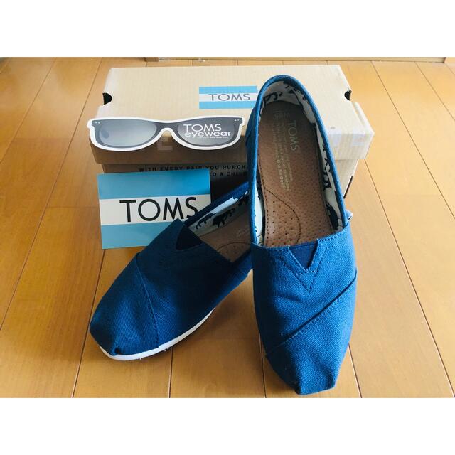 TOMS(トムズ)のTOMS Classic Navy Canvas スリッポン 23.5 レディースの靴/シューズ(スリッポン/モカシン)の商品写真