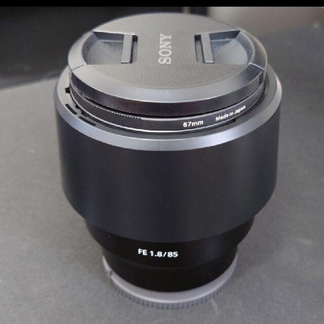 SONY(ソニー)のfe85mm f1.8　レンズプロテクター付き スマホ/家電/カメラのカメラ(レンズ(単焦点))の商品写真