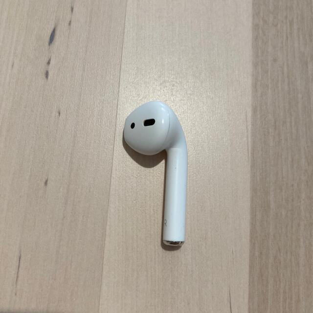 Apple(アップル)のAirPods 第一世代 右耳のみ スマホ/家電/カメラのオーディオ機器(ヘッドフォン/イヤフォン)の商品写真