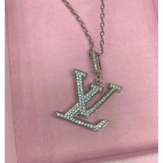 ルイヴィトン(LOUIS VUITTON)のクリスタルLV ネックレス シルバー(ネックレス)