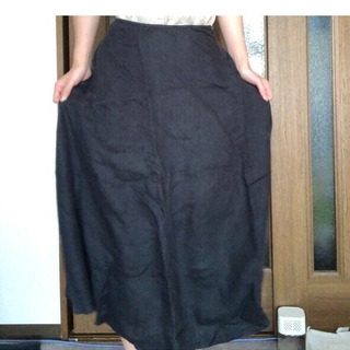 ムジルシリョウヒン(MUJI (無印良品))のリネン　麻　黒　スカート　シンプル　フレア　フレアスカート　フレアー　ロング(ロングスカート)