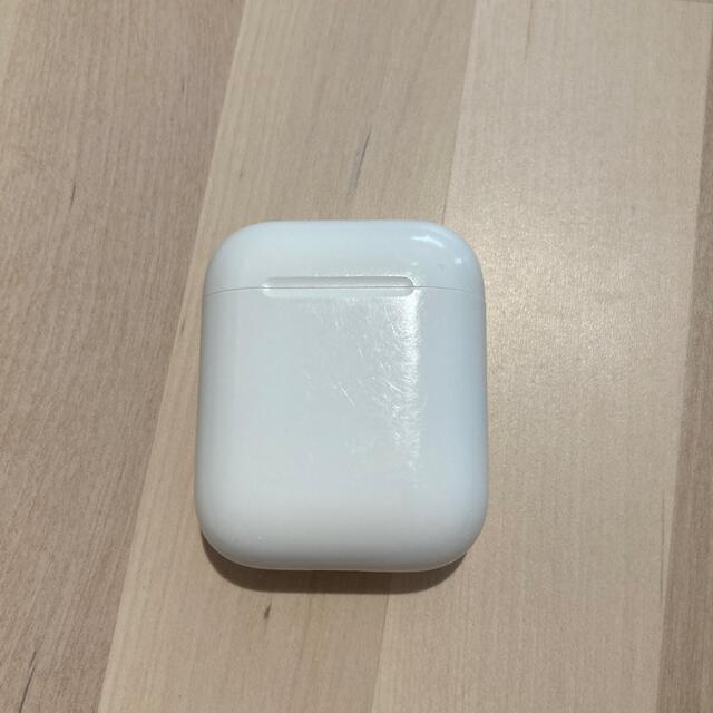 Apple(アップル)のAirPods エアーポッズ　充電ケース　純正　 スマホ/家電/カメラのオーディオ機器(ヘッドフォン/イヤフォン)の商品写真