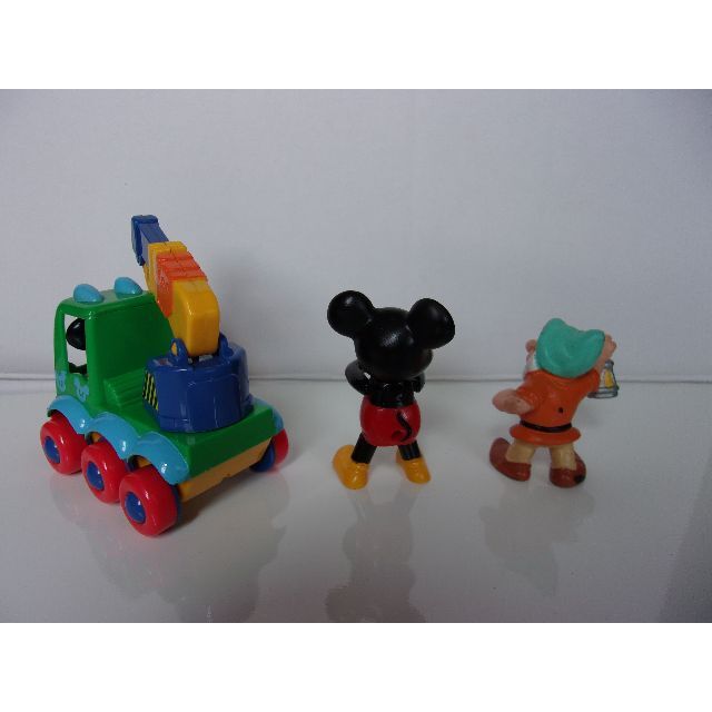 Disney(ディズニー)のディズニーフィギュア3点セット/クレーン車/レトロ エンタメ/ホビーのおもちゃ/ぬいぐるみ(キャラクターグッズ)の商品写真