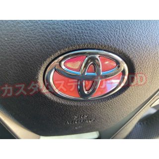 トヨタ(トヨタ)の1@トヨタ ステアリングエンブレムステッカー レインボー ピンクオレンジ(車内アクセサリ)