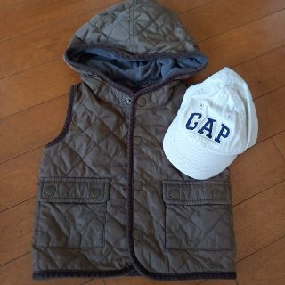 ベビーギャップ(babyGAP)の値下げ 美品 baby GAP 男の子 可愛い ベスト キャップ 80 44cm(ジャケット/コート)