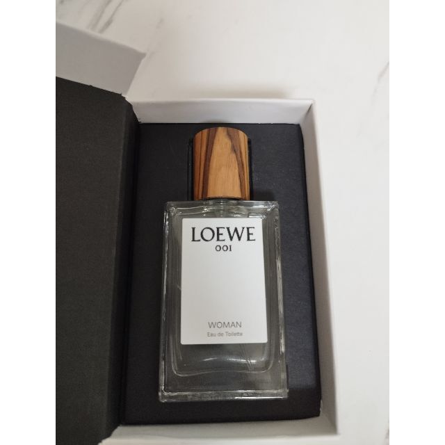 LOEWE(ロエベ)のLOEWE 001 WOMAN Eau de Toilette コスメ/美容の香水(香水(女性用))の商品写真