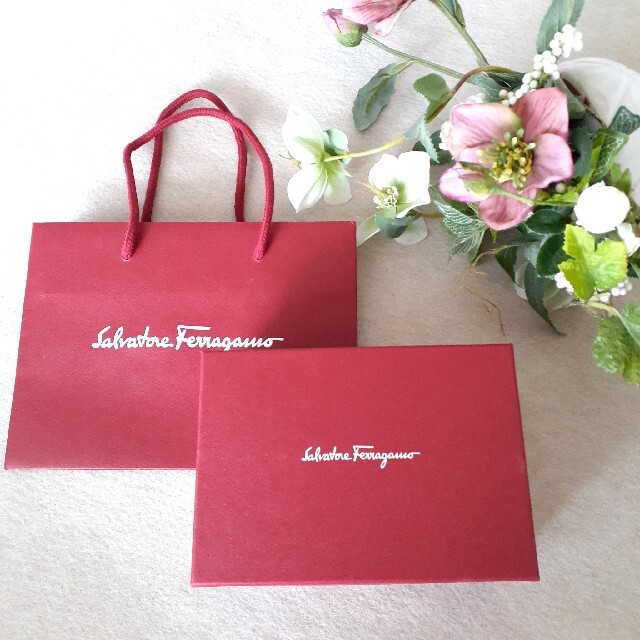 れなくてこ】 Salvatore Ferragamo - 新品現行品!フェラガモ ヴァラ
