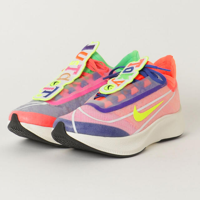 NIKE(ナイキ)の8様専用　【NIKE】WMNS ZOOM FLY 3 カラフルポップ　ランニング レディースの靴/シューズ(スニーカー)の商品写真