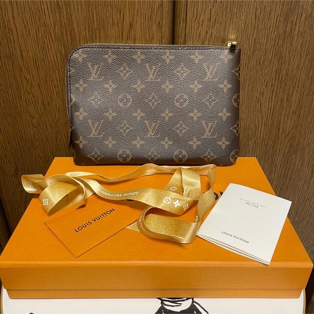 LOUIS VUITTON エテュイ ヴォワヤージュPM クラッチバッグ