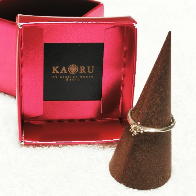 KAORU(カオル)のKAORU　K10　スターダストリング　グリーンゴールド レディースのアクセサリー(リング(指輪))の商品写真