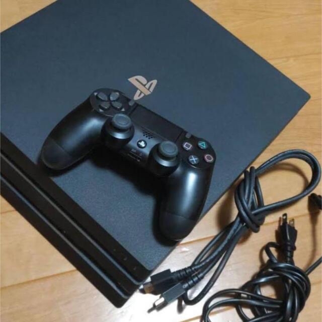 PlayStation4(プレイステーション4)のPS4 pro 2TB cuh-7200c エンタメ/ホビーのゲームソフト/ゲーム機本体(家庭用ゲーム機本体)の商品写真