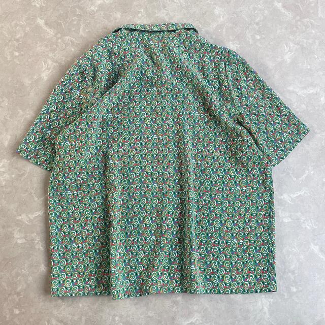 Grimoire(グリモワール)のused レトロ 緑 渦巻き柄 シャツ 古着 ヴィンテージ vintage レディースのトップス(シャツ/ブラウス(半袖/袖なし))の商品写真