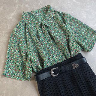 グリモワール(Grimoire)のused レトロ 緑 渦巻き柄 シャツ 古着 ヴィンテージ vintage(シャツ/ブラウス(半袖/袖なし))