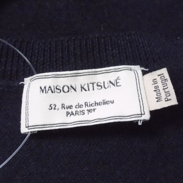 MAISON KITSUNE'(メゾンキツネ)のメゾンキツネ ワッペン付き ニット 1点 ネイビー系 XS AM3390A32 レディースのトップス(ニット/セーター)の商品写真