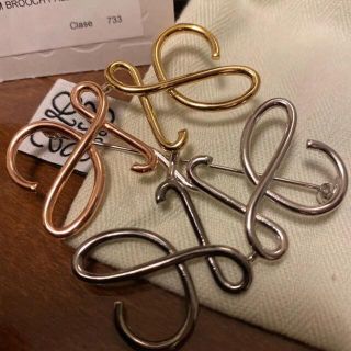 LOEWE - LOEWEロエベ◯アナグラムブローチ◯4colorの通販 by MMM