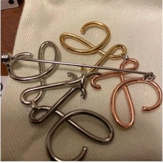 LOEWE - LOEWEロエベ◯アナグラムブローチ◯4colorの通販 by MMM