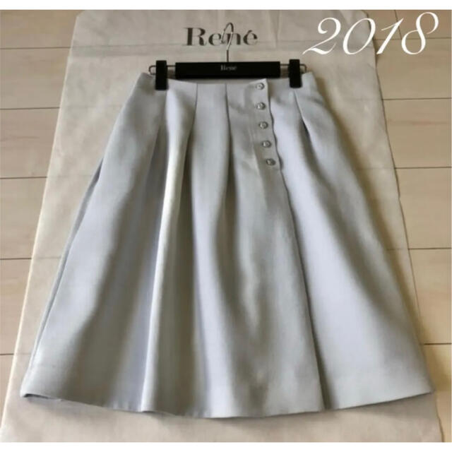 René(ルネ)のRene＊2018年 カメリアボタン スカート ブルーグレー ルネ 36 レディースのスカート(ひざ丈スカート)の商品写真