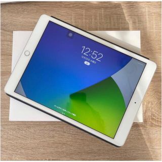 アイパッド(iPad)のiPad無印第8世代　Wi-Fi 128GB シルバー(タブレット)