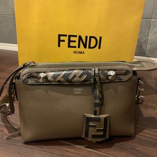 フェンディ(FENDI)のFENDI  フェンディ   バイ　ザ　ウェイ　スモール(ショルダーバッグ)