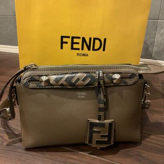 フェンディ(FENDI)のFENDI  フェンディ   バイ　ザ　ウェイ　スモール(ショルダーバッグ)