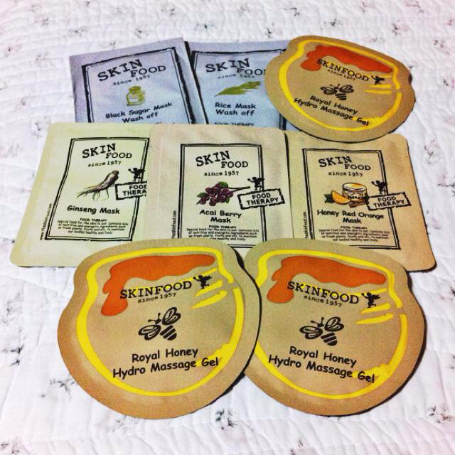 SKIN FOOD(スキンフード)の☆SKINFOODのサンプル8袋☆ コスメ/美容のベースメイク/化粧品(その他)の商品写真