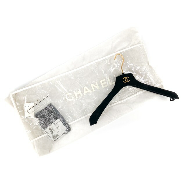 CHANEL(シャネル)の【セール開催中】CHANEL シャネル テーラードジャケット 07P ココボタン 秋冬 グレー  40 P31063V21064 ブラック 黒 ホワイト 白    シルク レディース 人気【中古品】 レディースのジャケット/アウター(テーラードジャケット)の商品写真