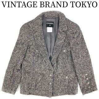 シャネル(CHANEL)の【セール開催中】CHANEL シャネル テーラードジャケット 07P ココボタン 秋冬 グレー  40 P31063V21064 ブラック 黒 ホワイト 白    シルク レディース 人気【中古品】(テーラードジャケット)