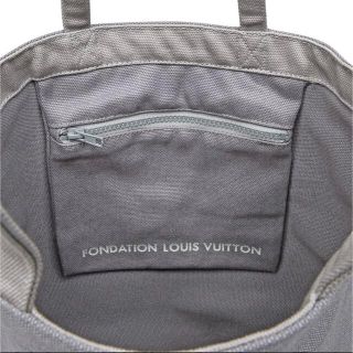 ルイヴィトン(LOUIS VUITTON)のルイヴィトン財団美術館トートバッグ内ポケット付グレー(トートバッグ)