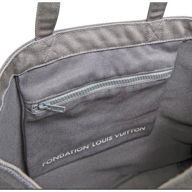 2022最新のスタイル LOUIS VUITTON - ルイヴィトン財団美術館限定トートバッグ内ポケット付グレー トートバッグ 2022最新のスタイル LOUIS VUITTON - ルイヴィトン財団美術館限定トートバッグ内ポケット付グレー トートバッグ