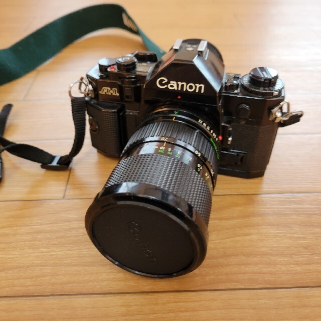 Canon(キヤノン)のキャノン A-1 フィルム一眼レフカメラ CANON　35-70mm 1:4 スマホ/家電/カメラのカメラ(フィルムカメラ)の商品写真